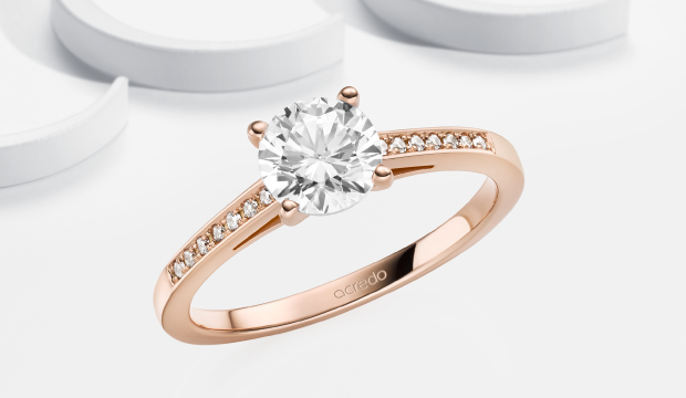 Forlovelsesringer i rødt gull